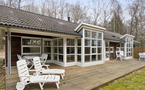 Aarre - 1Km from the Sea: Home, Door, Cottage, Estate, Siding, Porch, Sash Window, Garden, Yard, Shade