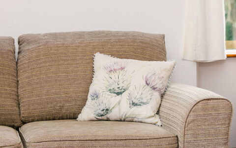 Old Stable & Dairy Combi: Furniture, Cushion, Textile, Couch, Throw Pillow, Brown, Pillow, Living Room, Comfort, Linens