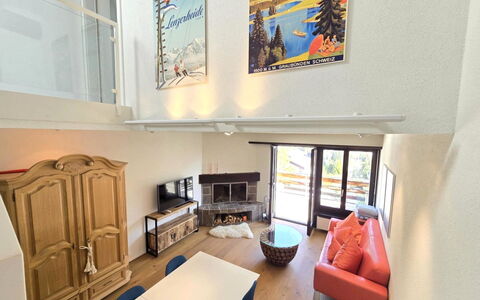 Casa la Schmetta 54: Interior Design, Furniture, Flooring, Floor, Wood, Ceiling, Couch, Room, Lighting, Living Room