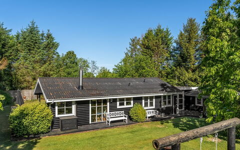 Tjarko - 690M to the Fjord: House, Roof, Home, Cottage, Shed, Garden Buildings, Siding, Yard, Log Cabin, Hut
