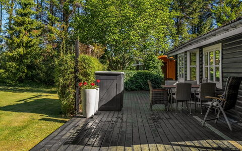 Tjarko - 690M to the Fjord: House, Roof, Home, Cottage, Shed, Garden Buildings, Siding, Yard, Log Cabin, Hut