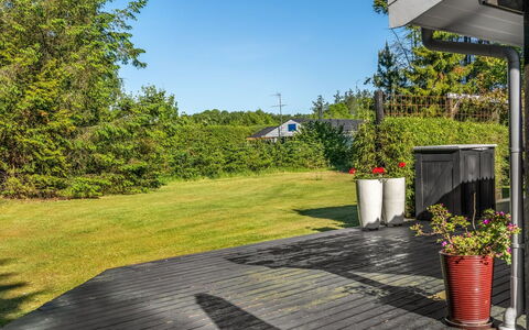 Tjarko - 690M to the Fjord: House, Roof, Home, Cottage, Shed, Garden Buildings, Siding, Yard, Log Cabin, Hut
