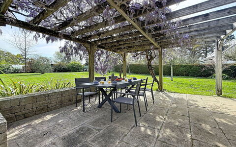 Villa Kerpunce: Shade, Garden, Groundcover, Flagstone, Outdoor Furniture, Outdoor Structure, Landscaping, Backyard, Yard, Pergola