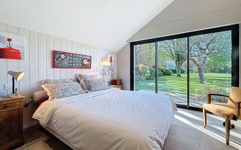 Villa Kerpunce: Furniture, Bed, Interior Design, Bedroom, Bed Sheet, Bedding, Flooring, Ceiling, Wood, Linens