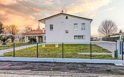 Mb Guest House: Residential Area, House, Home, Fence, Suburb, Gate, Home Fencing, Estate, Wire Fencing, Driveway
