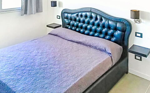 Mb Guest House: Bedroom, Bed, Bed Sheet, Bedding, Floor, Furniture, Linens, Bed Frame, Pillow, Throw Pillow