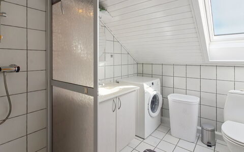Amlethus - 2.3Km from the Sea: Flooring, Floor, Plumbing Fixture, Interior Design, Ceiling, Plumbing, Bathroom, Room, Tap, Sink