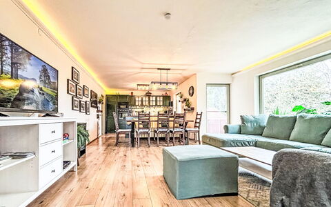 Apartamento Giovanna: Interior Design, Flooring, Floor, Couch, Furniture, Ceiling, Wood, Wood Flooring, Room, Living Room