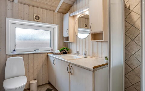 Alexis - 500M from the Sea: Wood, Plumbing Fixture, Sink, Flooring, Tap, Floor, Bathroom Sink, Plumbing, Bathroom Cabinet, Bathroom