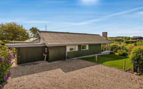 Dimo - 75M to the Fjord: Roof, House, Shrub, Home, Cottage, Estate, Groundcover, Farmhouse, Garden, Siding
