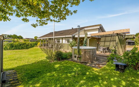 Dimo - 75M to the Fjord: Wood, Cottage, House, Home, Door, Hardwood, Garden Buildings, Wood Stain, Log Cabin, Plank