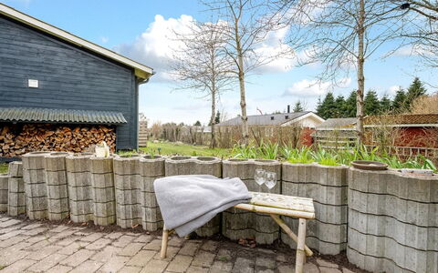 Menke - 300M from the Sea: Garden, Stone Wall, Backyard, Concrete, Landscaping, Fence, Yard, Outdoor Furniture, Brick, Home Fencing
