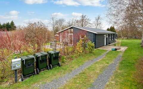 Menke - 300M from the Sea: Cottage, Shed, Garden, Garden Buildings, Yard, Lawn, Siding, Backyard, Log Cabin