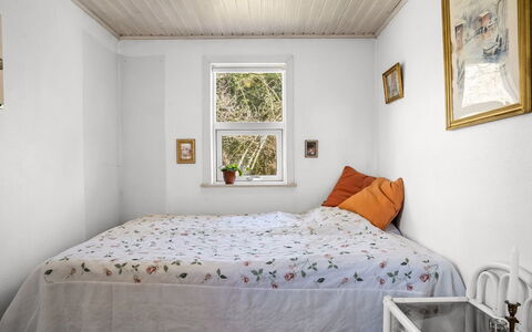 Jamie - from the Sea: Bedroom, Bed, Wall, Interior Design, Furniture, Bedding, Bed Sheet, Wood, Ceiling, Linens