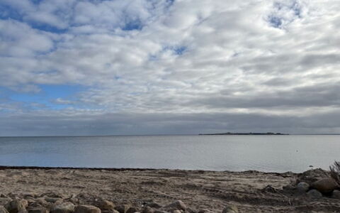 Algut - 80M from the Sea: Sky, Cloud, Blue, Horizon, Daytime, Water Resources, Water, Rock, Cumulus
