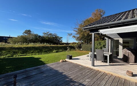 Algut - 80M from the Sea: Roof, Home, Cottage, Shade, Porch, Deck, Garden, Estate, Hardwood, Siding