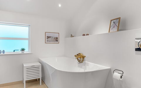 Algut - 80M from the Sea: Bathtub, Interior Design, Flooring, Plumbing Fixture, Floor, Ceiling, Bathroom, Home, Lighting, Plumbing