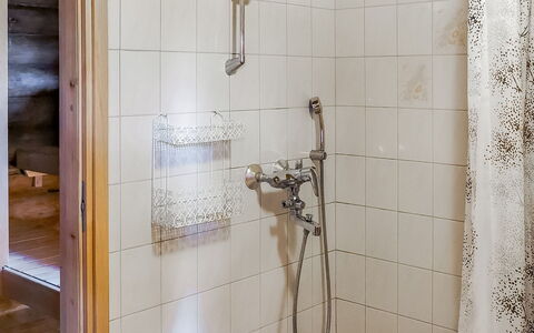 Sinikello: Bathroom, Plumbing Fixture, Flooring, Interior Design, Floor, Plumbing, Shower Head, Shower, Tap, Room