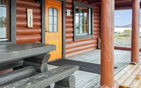 Sinikello: Wood, Wood Stain, Hardwood, Log Cabin, Shade, Deck, Plank, Porch, Lumber
