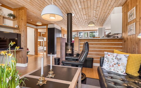 Eivi - 200M from the Sea: Interior Design, Furniture, Flooring, Wood, Ceiling, Floor, Couch, Wood Flooring, Living Room, Room