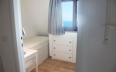 Villa Sole - Exclusive Villa al Conero con Piscina: Wood, Furniture, Interior Design, Floor, Flooring, Room, Ceiling, Bedroom, Bed, Apartment