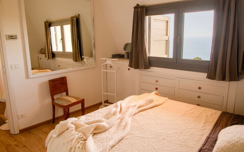 Villa Sole - Exclusive Villa al Conero con Piscina: Furniture, Bed, Bedroom, Interior Design, Wood, Bed Sheet, Bedding, Floor, Room, Flooring