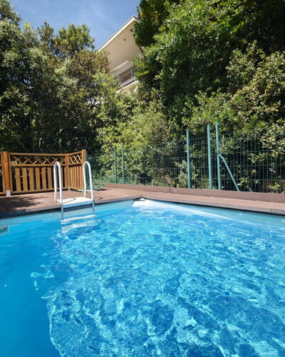Villa Sole - Exclusive Villa al Conero con Piscina: Swimming Pool, Wood, Resort, Composite Material, Wood Stain, Eco Hotel, Leisure, Shade, Outdoor Furniture, Deck