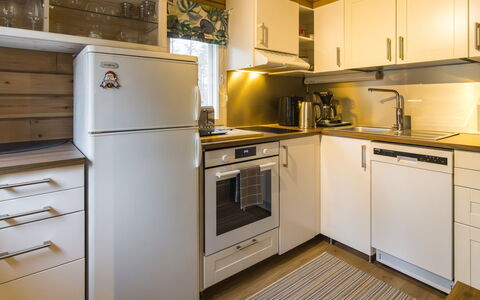 Lystikämän Helmi: Kitchen, Kitchen Appliance, Countertop, Major Appliance, Flooring, Interior Design, Wood, Cabinetry, Floor, Furniture
