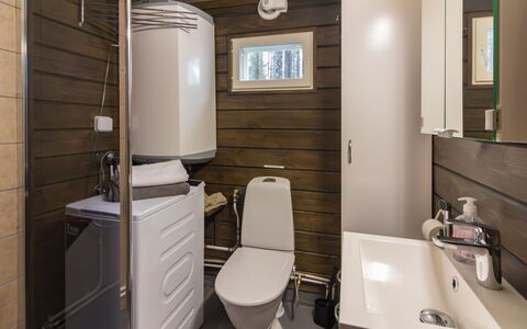 Lystikämän Helmi: Flooring, Wood, Toilet Seat, Plumbing Fixture, Toilet, Floor, Interior Design, Plumbing, Bathroom, Sink