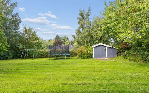 Elenor - 1.3Km from the Sea: Grass, Shrub, Garden, Land Lot, Lawn, Groundcover, Shade, Backyard, Garden Buildings