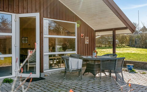 Heika - 6.8Km from the Sea: Cottage, House, Door, Home, Porch, Siding, Hardwood, Garden Buildings, Estate, Yard