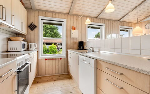 Hava - 250M from the Sea: Wood, Home, Wood Stain, Hardwood, Cottage, Plank, Kitchen, Plywood, Wood Flooring, Design
