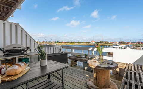 Ljubinka - 5M from the Sea: Sky, Cloud, Deck, Plank, Hardwood, Balcony, Dock, Boardwalk, Wood Flooring, Cumulus