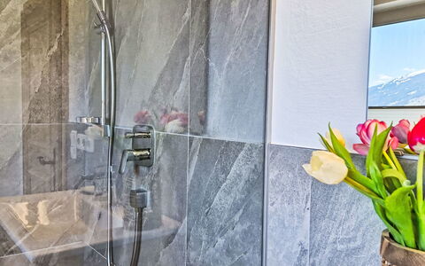 Panoramablick Tauern: Composite Material, Plumbing Fixture, Natural Material, Tile, Marble, Bathroom