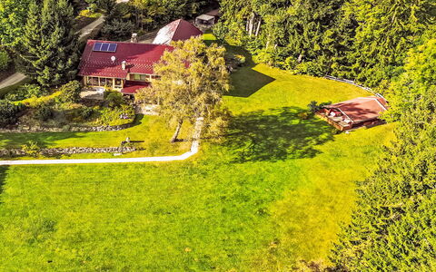 Apt. Luna: Tree, Nature, Green, Grass, House, Landscape, Shrub, Rural Area, Home, Land Lot