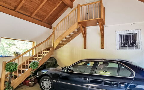 Luna: Wood, Stairs, Floor, Hardwood, Ceiling, Wood Stain, Handrail, Loft, Beam, Baluster
