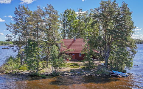 Rönnö: Tree, House, Cottage, Bank, Lake, Home, Rural Area, Log Cabin, Forest