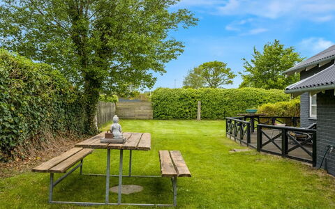 Bo - 250M from the Sea: Grass, Shrub, Land Lot, Furniture, Garden, Lawn, Shade, Outdoor Furniture, Fence, Landscaping