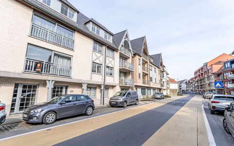 Casa Camille i with Parking: Building, Window, Neighbourhood, Residential Area, Town, Apartment, Asphalt, Urban Design, Human Settlement, Mixed-Use