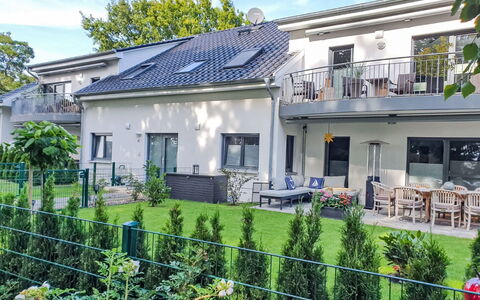 Traumzeit: Residential Area, House, Home, Estate, Garden, Cottage, Shade, Balcony, Yard, Suburb