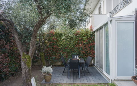 Casa a Un Passo dal Mare: Apartment, Urban Design, Condominium, Concrete, Balcony, Daylighting, Plaster