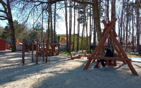 Hradec Kralove 4: Tree, Wood, Outdoor Play Equipment, Public Space, Recreation, Human Settlement, Playground, Playground Slide, Shade, Leisure