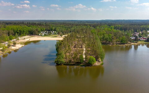 Hradec Kralove 4: Water Resources, Water, Body Of Water, Tree, Natural Environment, Nature, Waterway, Natural Landscape, Bank, Watercourse