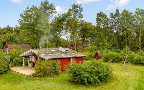 Jalina - 30Km from the Sea: Grass, House, Roof, Cottage, Shrub, Rural Area, Land Lot, Home, Garden