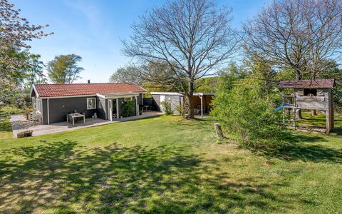 Niels - 1.3Km from the Sea: Grass, House, Home, Shrub, Residential Area, Cottage, Roof, Land Lot, Garden, Lawn