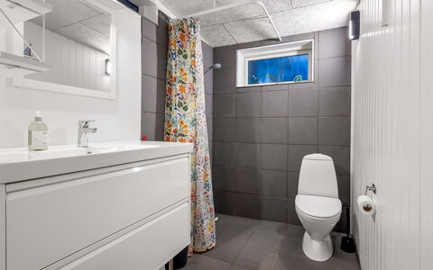 Niels - 1.3Km from the Sea: Flooring, Plumbing Fixture, Floor, Interior Design, Sink, Plumbing, Bathroom Cabinet, Toilet, Tile, Bathroom