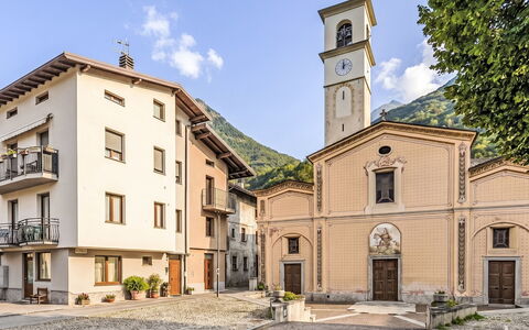 Mimi: Hill, Mountain Range, Village, Valley, Hill Station, Mountain Village, Ridge, Alps, Massif