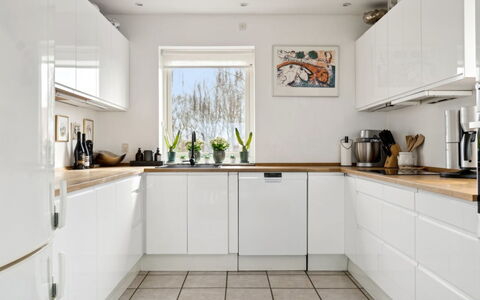 Arnke - 300M from the Sea: Kitchen Appliance, Kitchen, Countertop, Flooring, Major Appliance, Cabinetry, Wood, Home Appliance, Interior Design, Floor