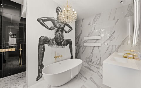 Apartment Nia Opatjia: Wall, Interior Design, Plumbing Fixture, Flooring, Floor, Plumbing, Tap, Bathroom, Ceiling, Tile