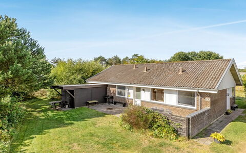 Mikkelina - 1.7Km from the Sea: Building, House, Window, Home, Roof, Residential Area, Shrub, Cottage, Land Lot